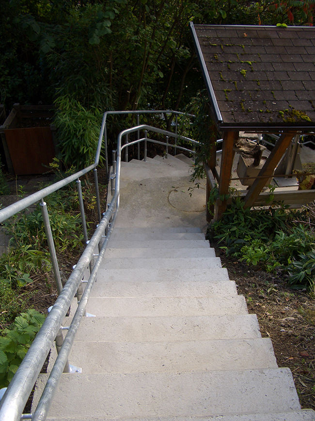 Stairlift for outdoor stairs